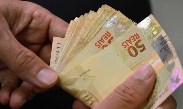 UM SALÁRIO MÍNIMO - 1.518,00